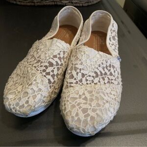 White lace Toms